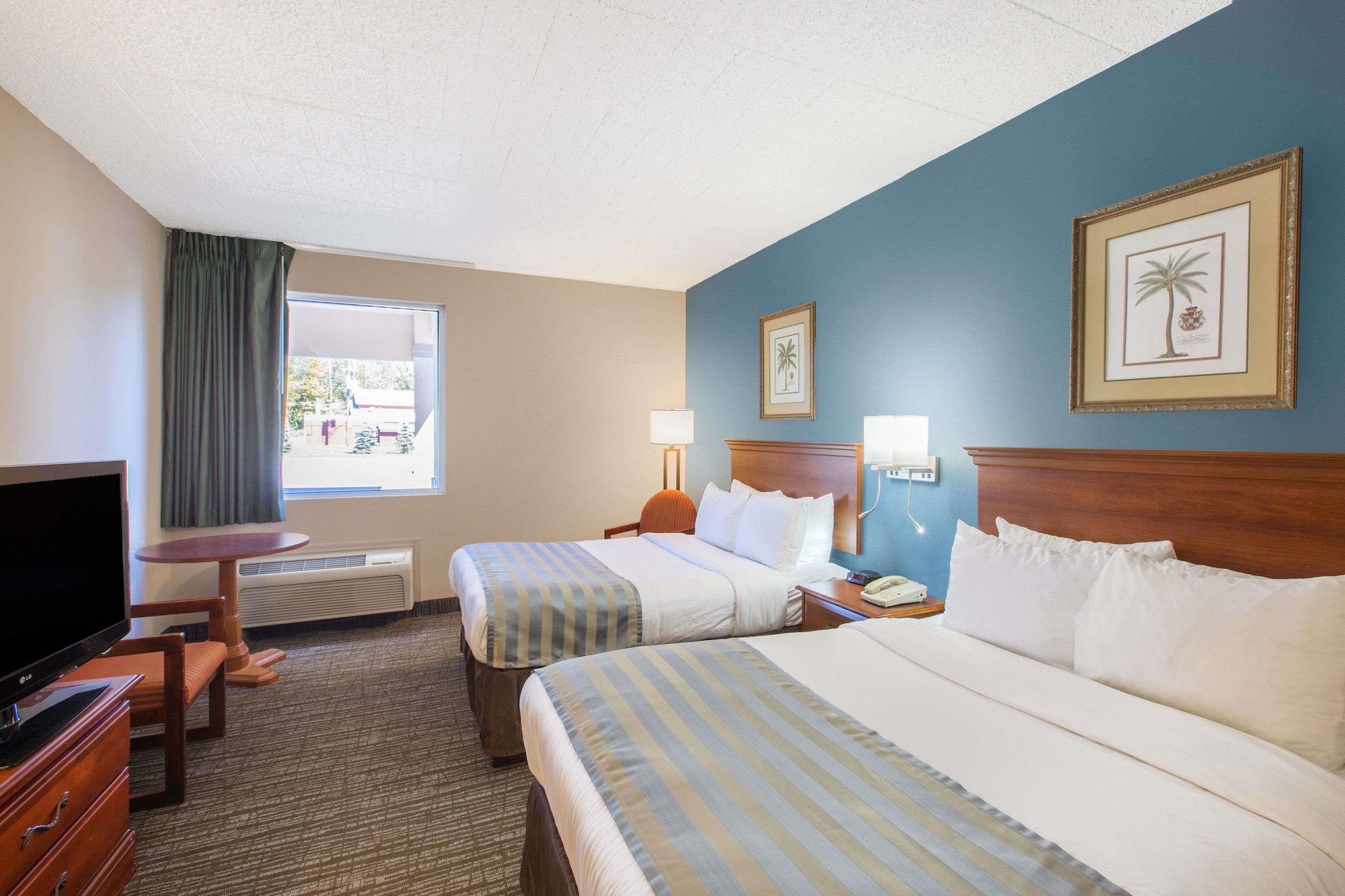 Baymont By Wyndham Poconos Hotel